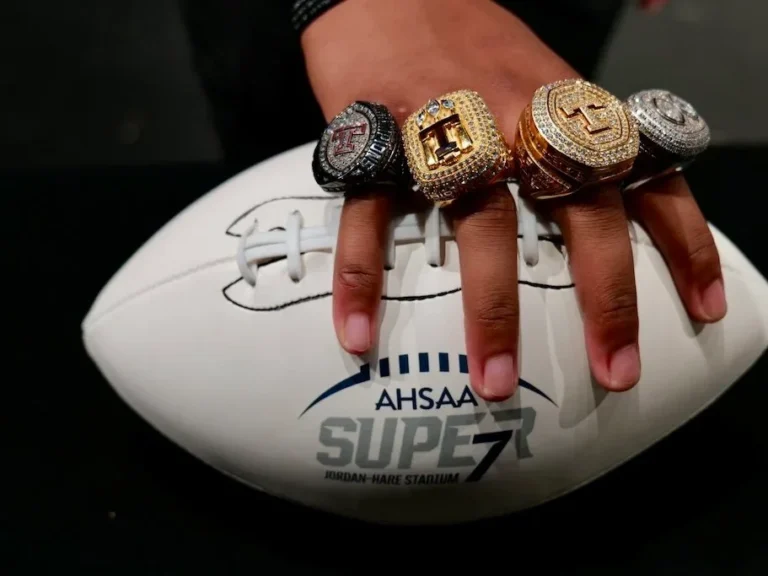 6-4-Thompson-Ring-Ceremony-Photo1-Web
